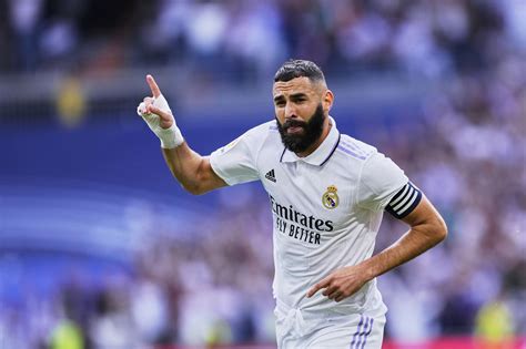 Karim Benzema w Warszawie: Gol za Gol i Burzliwa Sesja Autografów!  Ekskluzywny Wieczór z Gwiazdą Realu Madryt