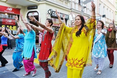 Koncert Chandralekhy:  Magiczna Podróż z Bollywood do Warszawy!