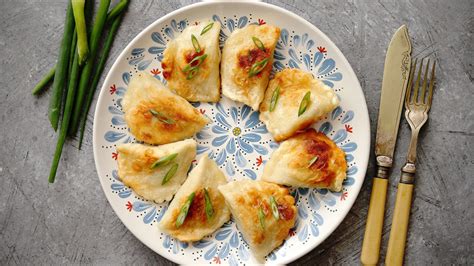  Uyen Phuong's Warsaw Rhapsody: When Vietnamese Pop Met Polish Pierogi!